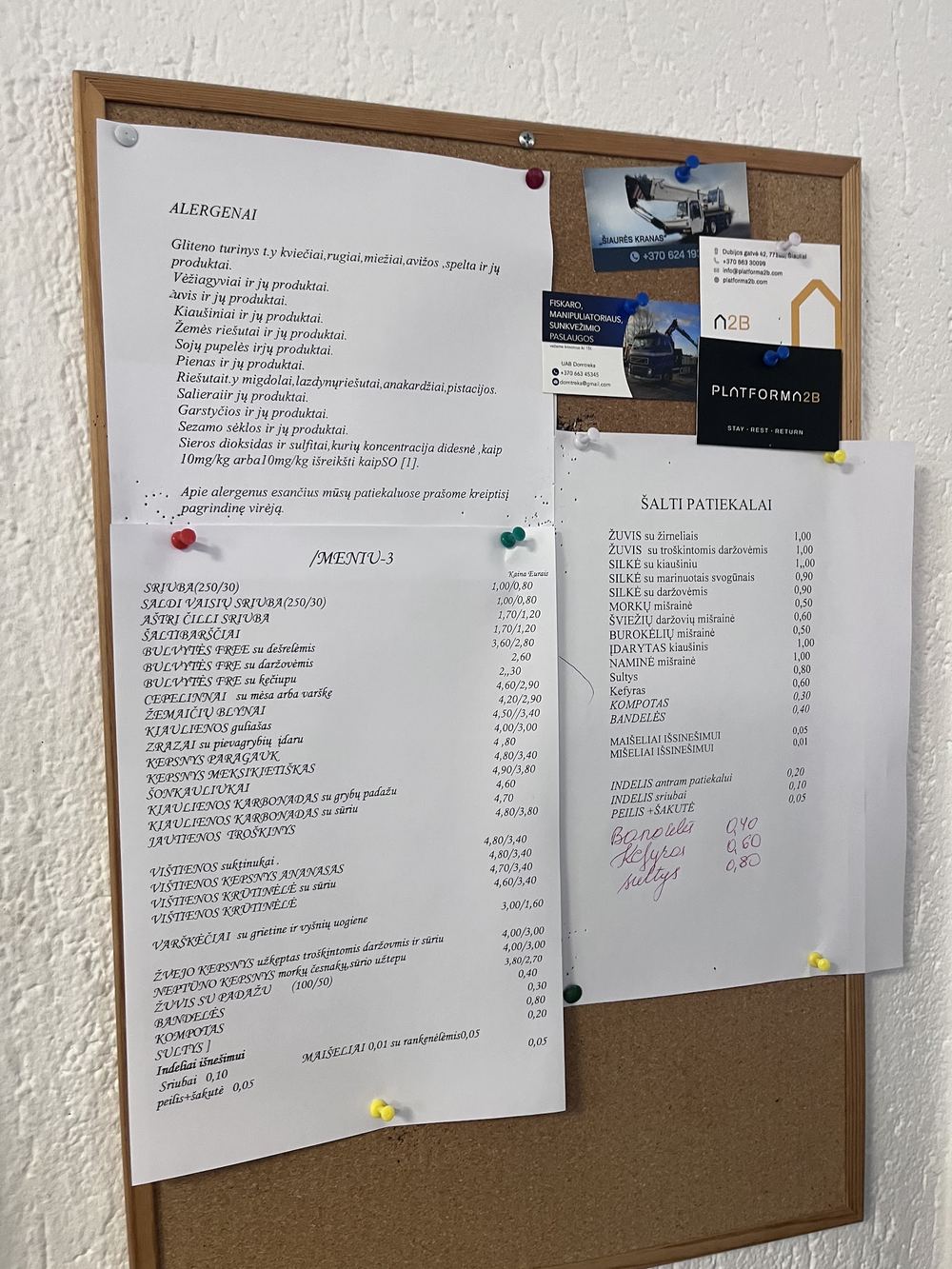 Tikroji meniu lenta valgykloje: prisegti meniu ir alergenų lapai